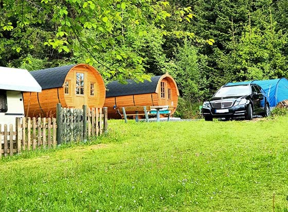 Die Campingfässer auf dem Campingplatz Prahljust im Harz eignen sich hervorragend für einen gemütlichen Aufenthalt