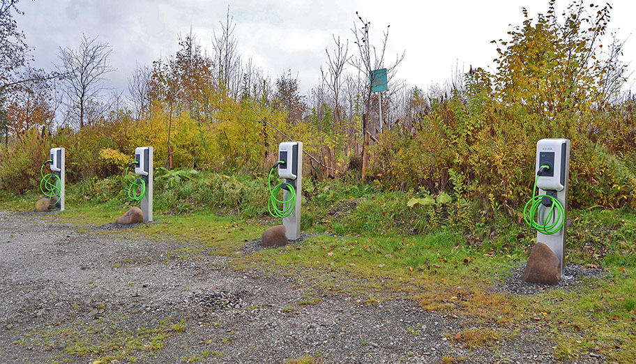 Foto von 4 Ladestationen für Elektrofahrzeuge auf dem Campingplatz Prahljust im Harz